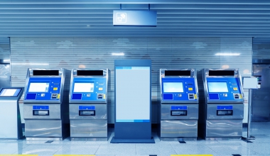 室內(nèi)廣告機(jī)與戶(hù)外廣告機(jī)的差異解析